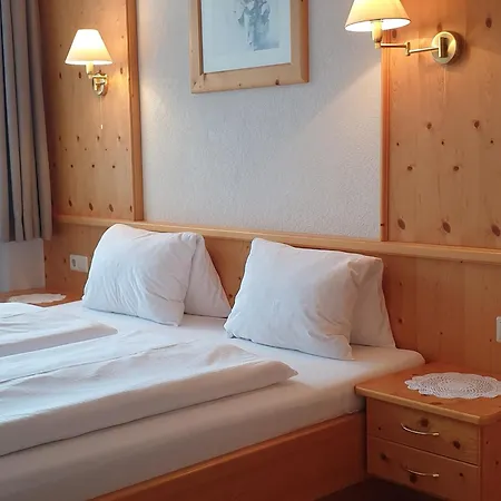 Gaestehaus Zedlacherhof בית הארחה מטרי אין אוסטירול