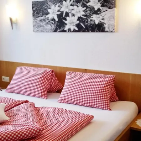 Gaestehaus Zedlacherhof Guest house Matrei in Osttirol