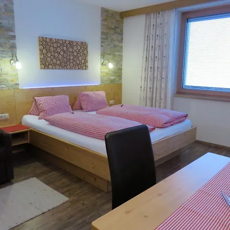 Gaestehaus Zedlacherhof בית הארחה מטרי אין אוסטירול