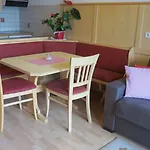 Gaestehaus Zedlacherhof 게스트하우스 3*